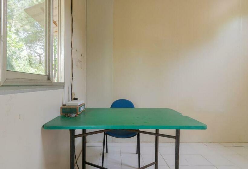 בית מלון כפרי Reddoorz @ Taman Green Legon