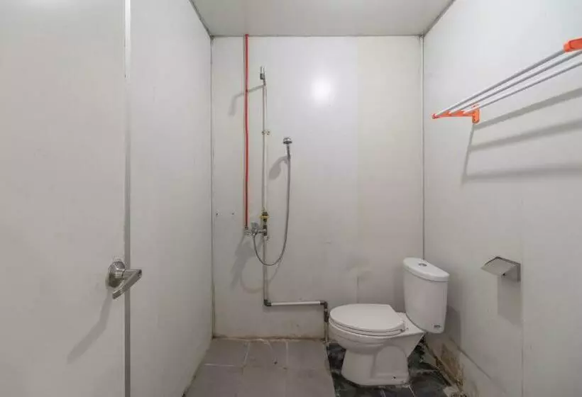 Hotelli Reddoorz @ Taman Green Legon