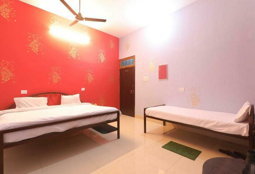 ホテル Spot On 92363 Ajs