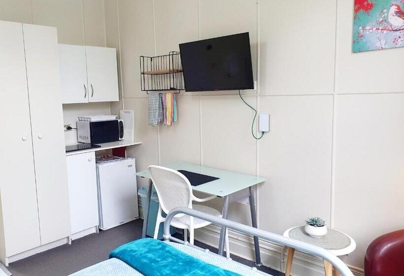 فندق على الطريق Travel Stay City Hostel