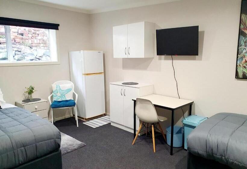 فندق على الطريق Travel Stay City Hostel