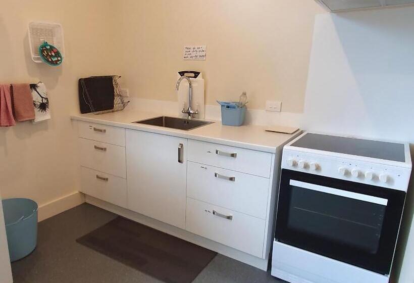 فندق على الطريق Travel Stay City Hostel