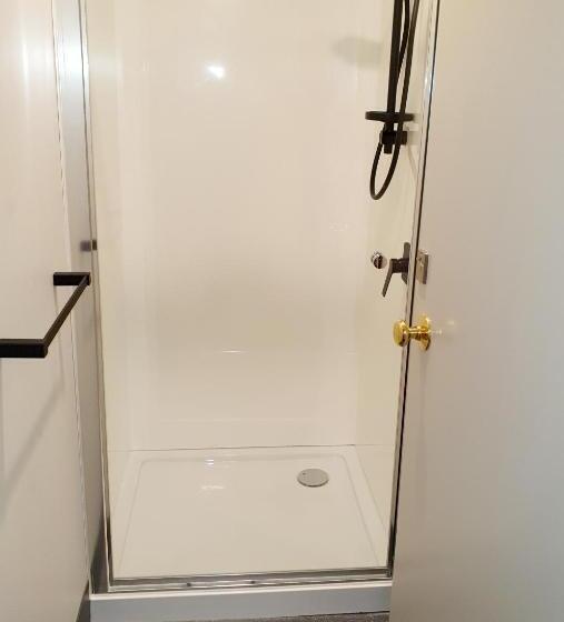 فندق على الطريق Travel Stay City Hostel