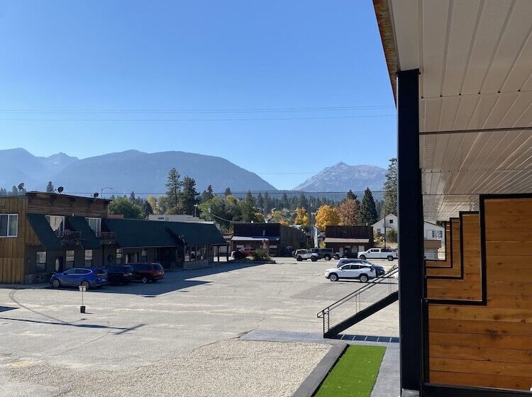 The Darmont Hotel And Suites