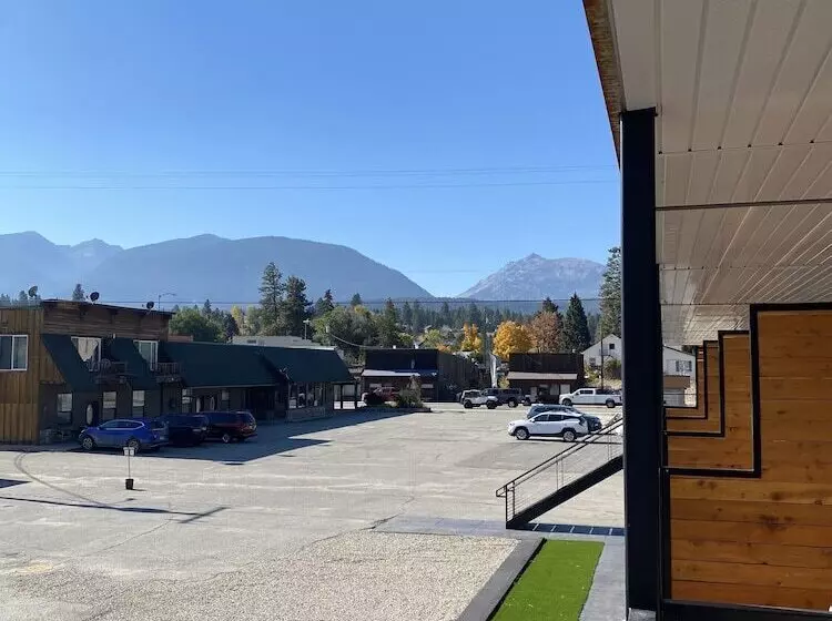 The Darmont Hotel And Suites