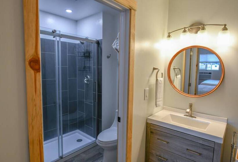 The Darmont Hotel And Suites