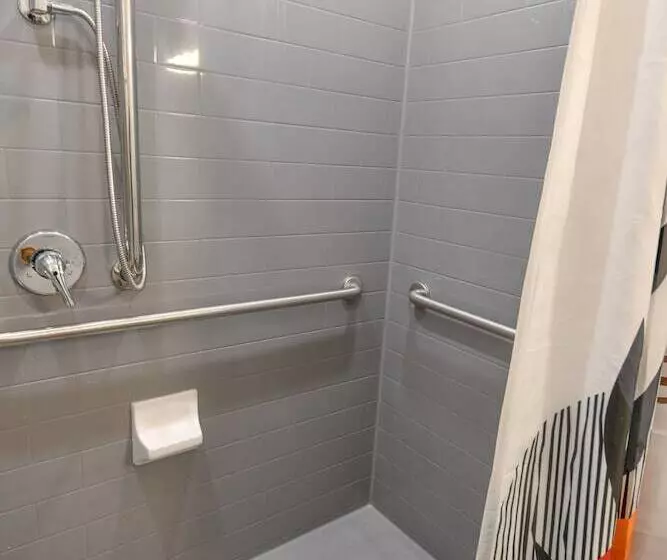 The Darmont Hotel And Suites