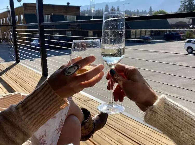 The Darmont Hotel And Suites