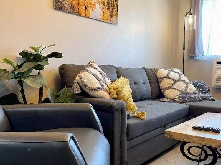 The Darmont Hotel And Suites