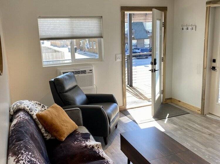 The Darmont Hotel And Suites