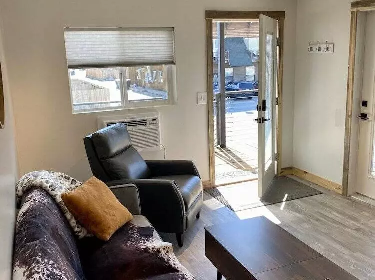 The Darmont Hotel And Suites