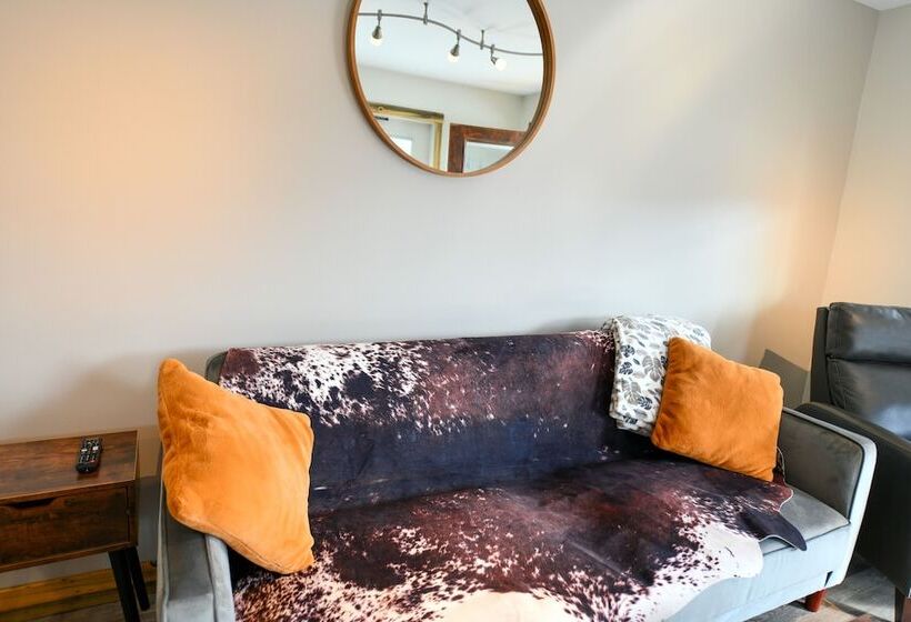 The Darmont Hotel And Suites