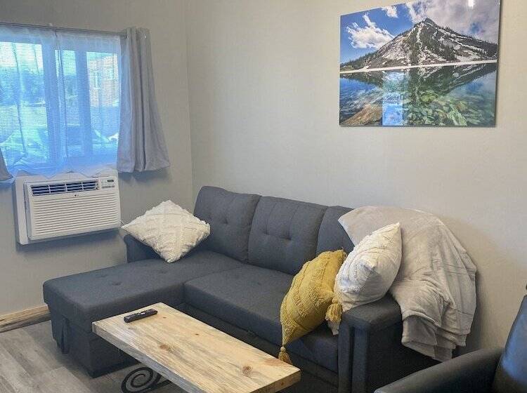 The Darmont Hotel And Suites