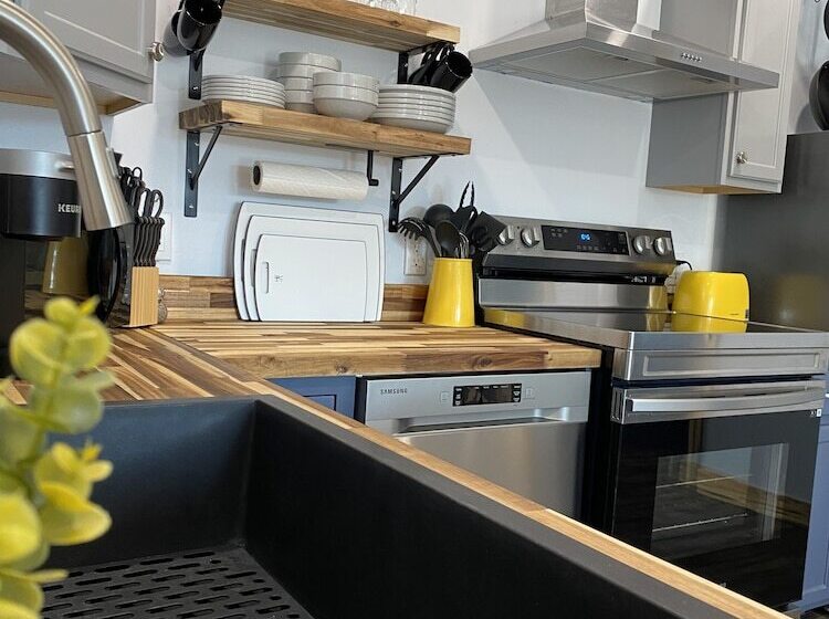 The Darmont Hotel And Suites