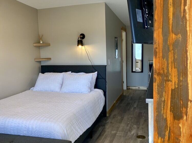 The Darmont Hotel And Suites