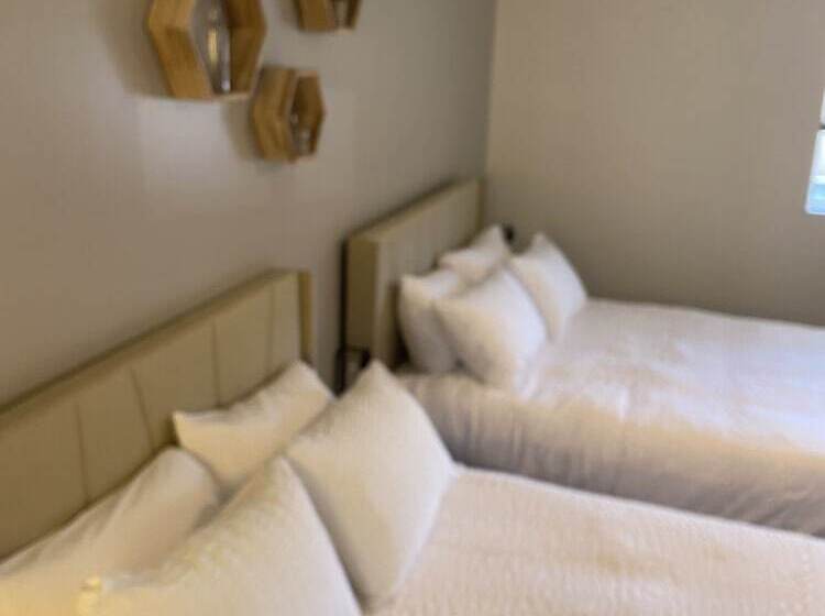 The Darmont Hotel And Suites