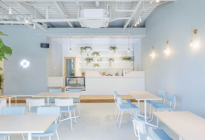 הוסטל The Circle Apartment