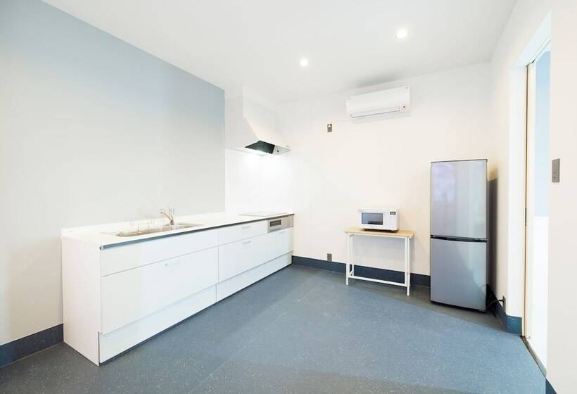 הוסטל The Circle Apartment