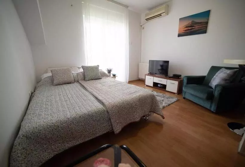Apartment Vera With Free Garage