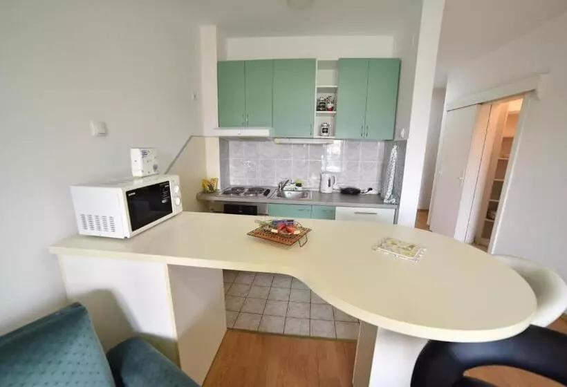 Apartment Vera With Free Garage
