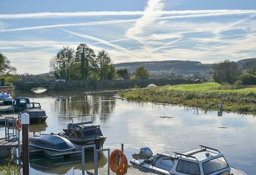 منتجع Riverside Holiday Park