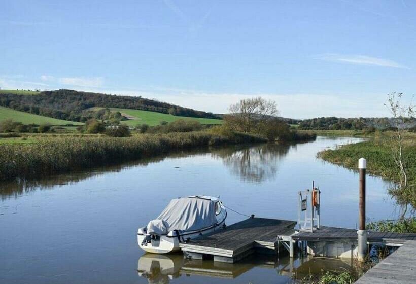 منتجع Riverside Holiday Park