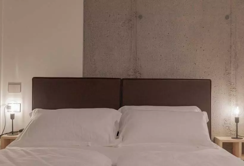 Hotelli Agriturismo B&b Caffè E Vino