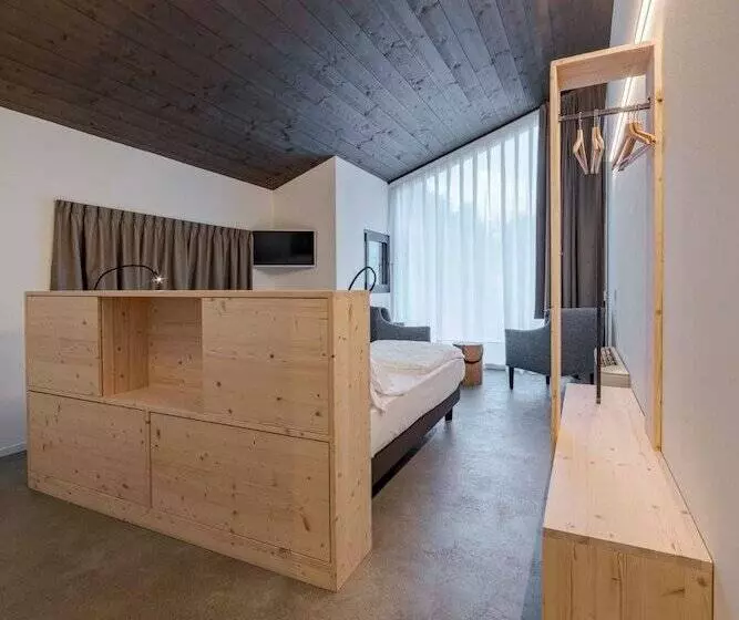 Hotelli Agriturismo B&b Caffè E Vino