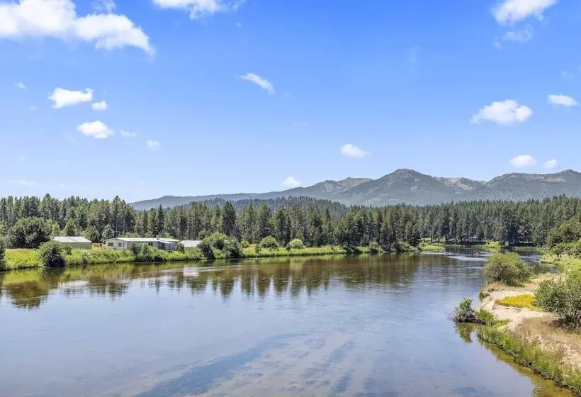 ホテル Birch Glen Lodge