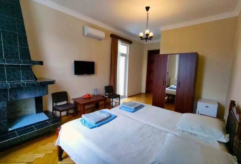 هتل Guesthouse White Swan