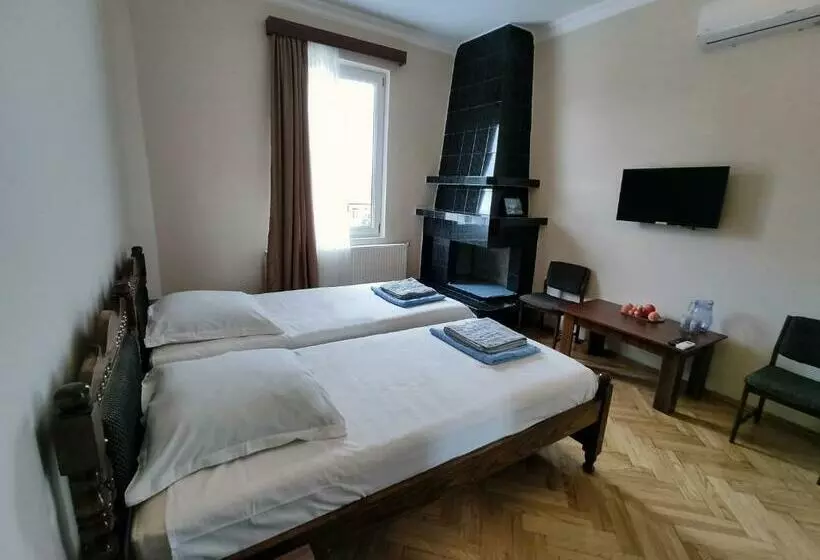 هتل Guesthouse White Swan