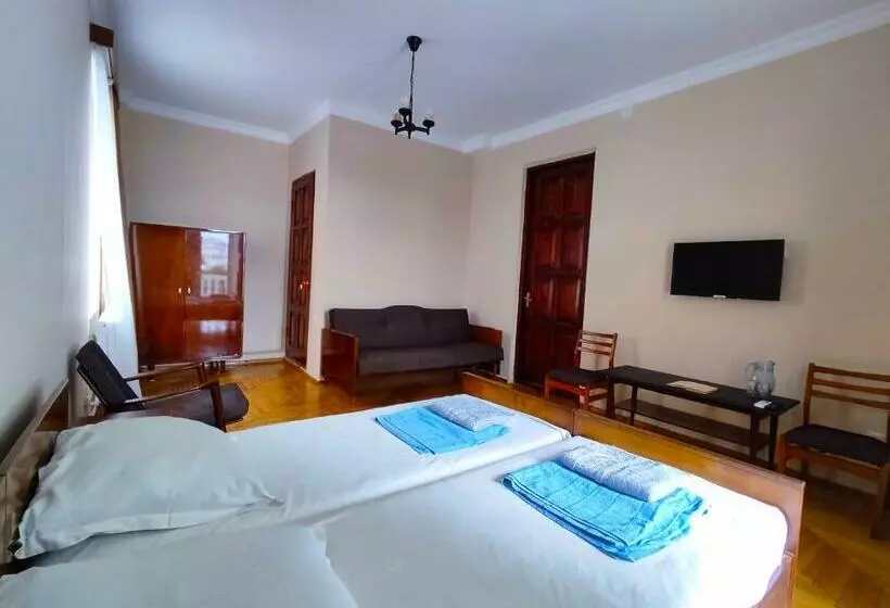 هتل Guesthouse White Swan