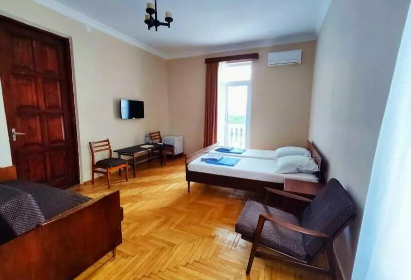 هتل Guesthouse White Swan