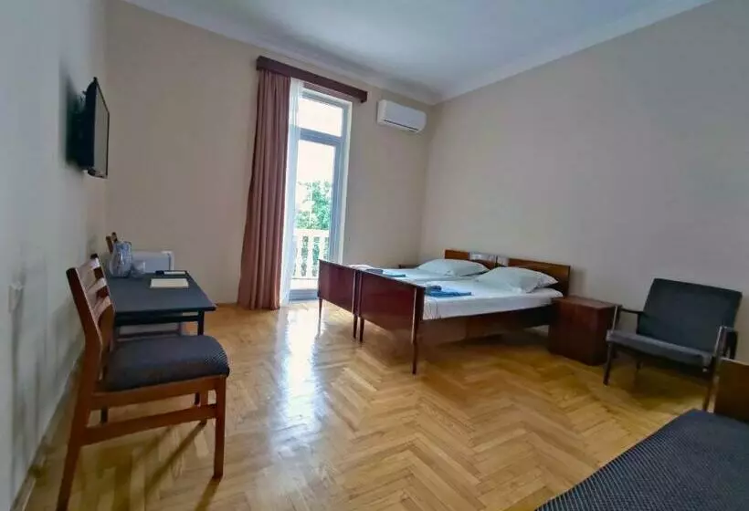 هتل Guesthouse White Swan