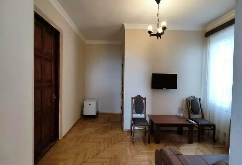 هتل Guesthouse White Swan