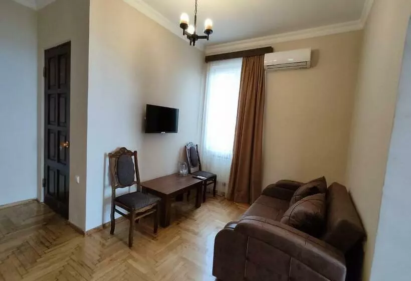 هتل Guesthouse White Swan