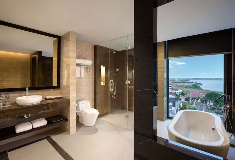 هتل Santika Batam