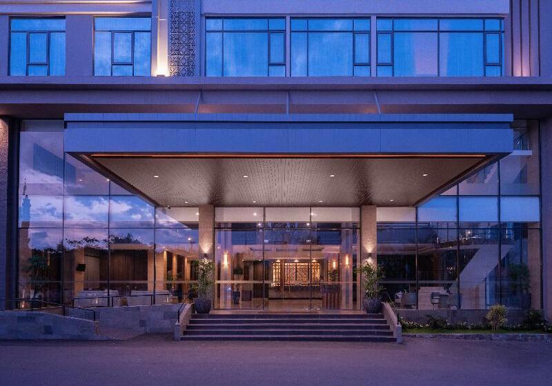 בית מלון כפרי Santika Batam