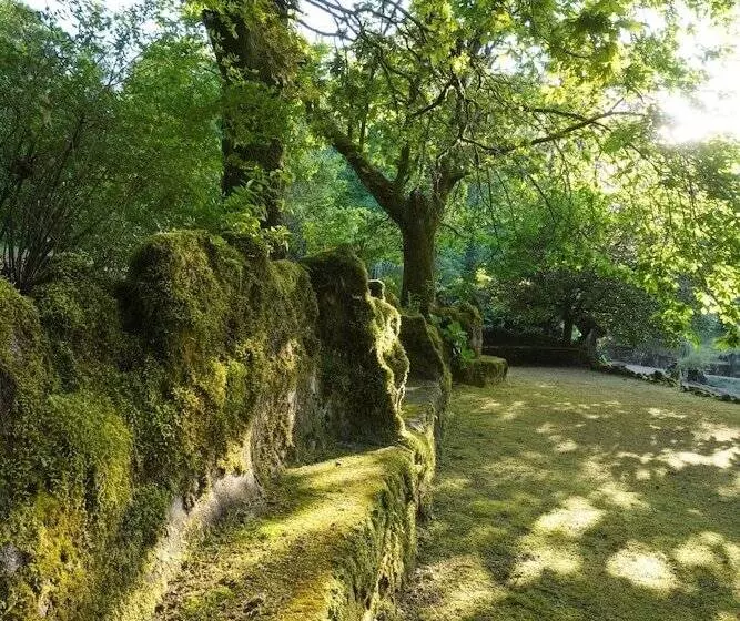 هتل The Grove Houses