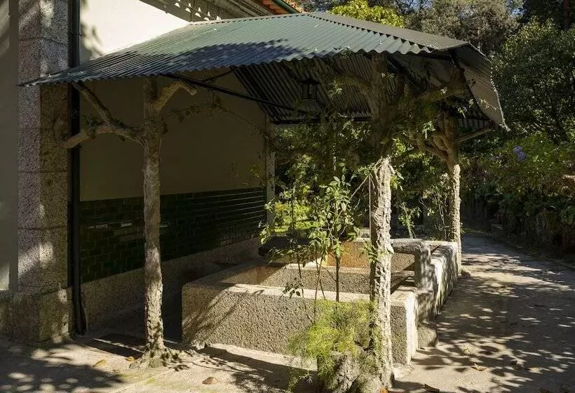 هتل The Grove Houses