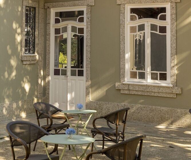 هتل The Grove Houses