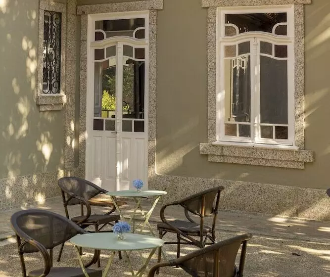 هتل The Grove Houses