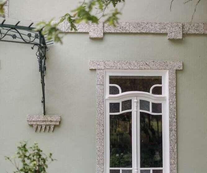 هتل The Grove Houses