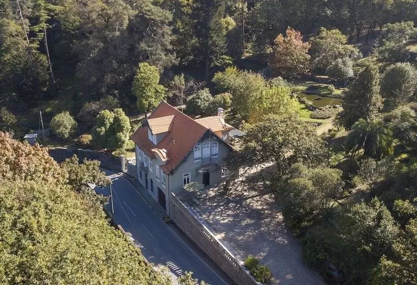 هتل The Grove Houses