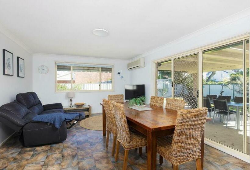 Fingal Waves At Fingal Bay