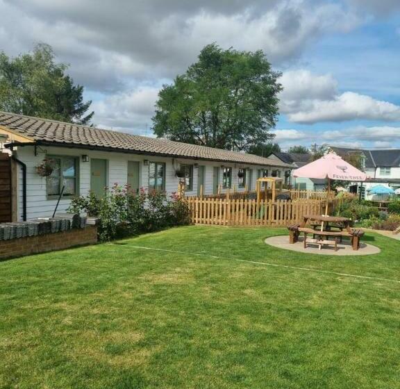 ユースホステル Pine, Country Chalet Located In Pegsdon