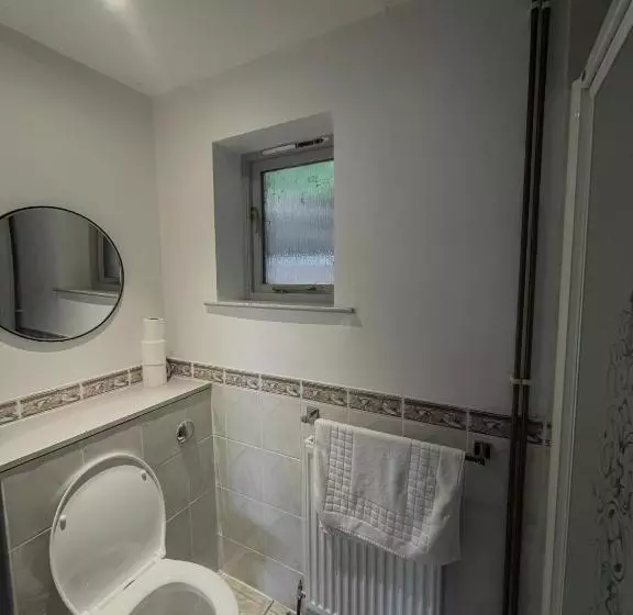 Retkeilymaja Pine, Country Chalet Located In Pegsdon