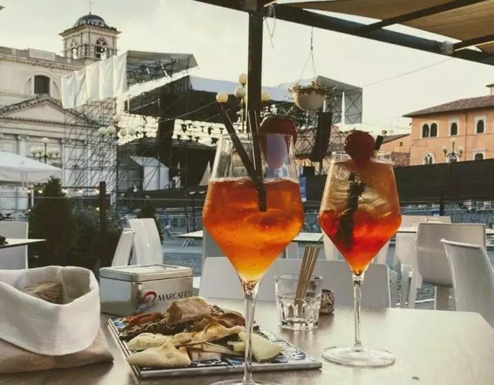 تختخواب و صبحانه Piazza Del Mercato