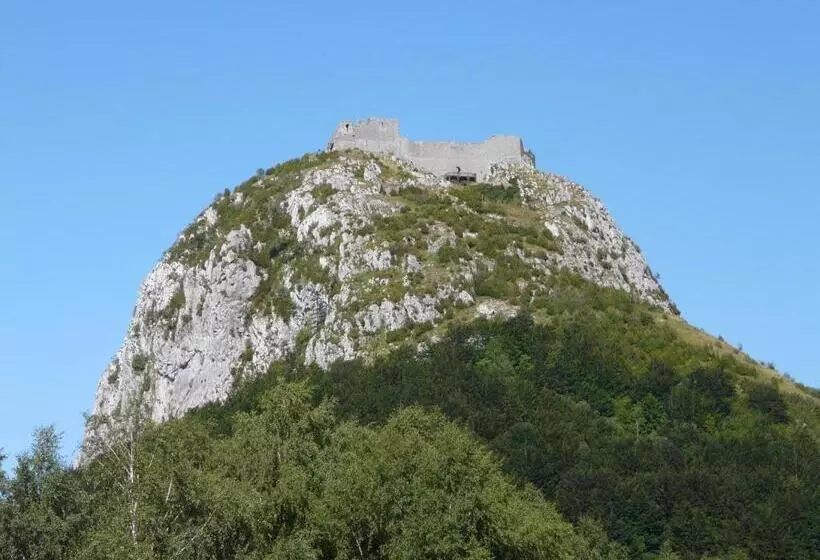 Hotelli Gites Et Roulottes Au Domaine De La Trille