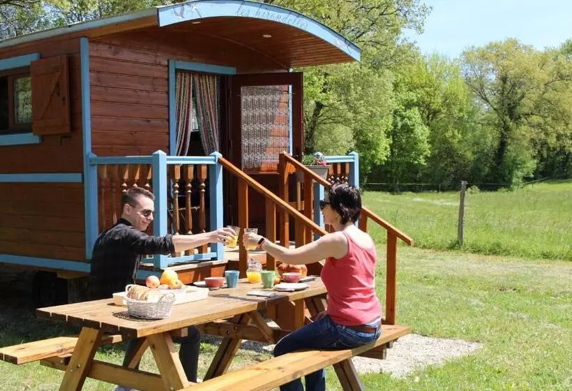 Hotelli Gites Et Roulottes Au Domaine De La Trille